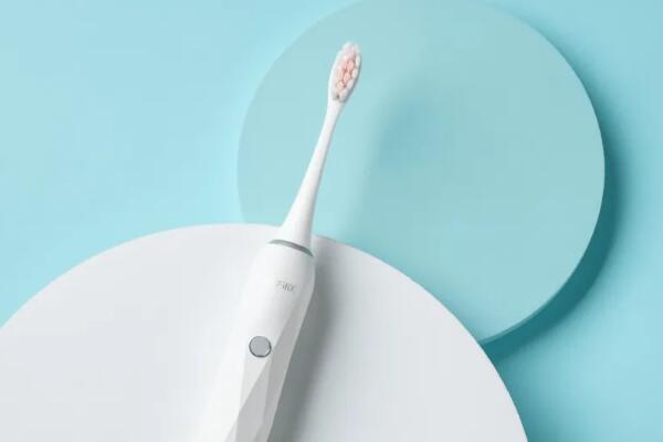 電動(dòng)牙刷的危害，這三類人群不適合用電動(dòng)牙刷