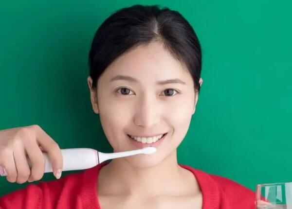 刷牙三連問：刷牙要刷多久，為何刷牙總出血，要刷舌苔嗎？