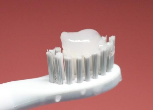 聲波款圓頭電動牙刷好用嗎？聲波牙刷圓頭扁頭清潔分析