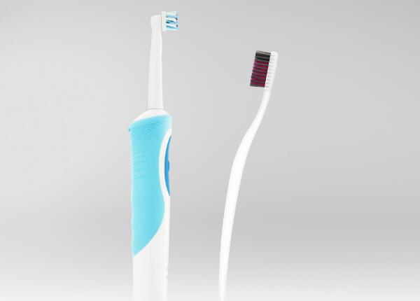 電動(dòng)牙刷vs手動(dòng)牙刷：哪種刷得更干凈？正確使用方法詳解！