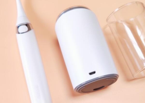 牙刷充電方式選擇：電動牙刷是無線充電好還是有線好？