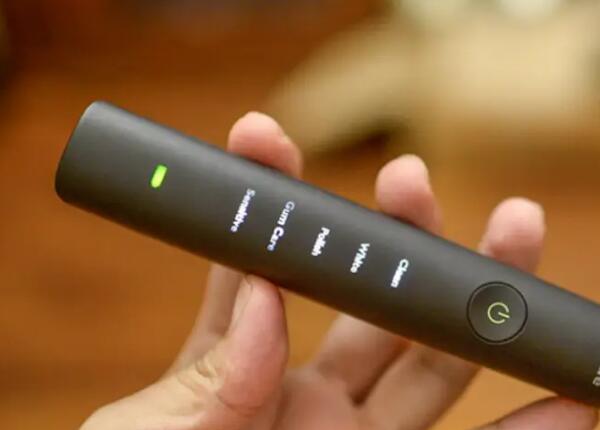 初次使用電動(dòng)牙刷怎么充電？初用電動(dòng)牙刷充電方法介紹