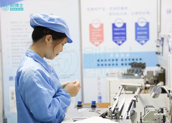 代加工的電動(dòng)牙刷安全嗎？正規(guī)電動(dòng)牙刷代工廠產(chǎn)品有保障！